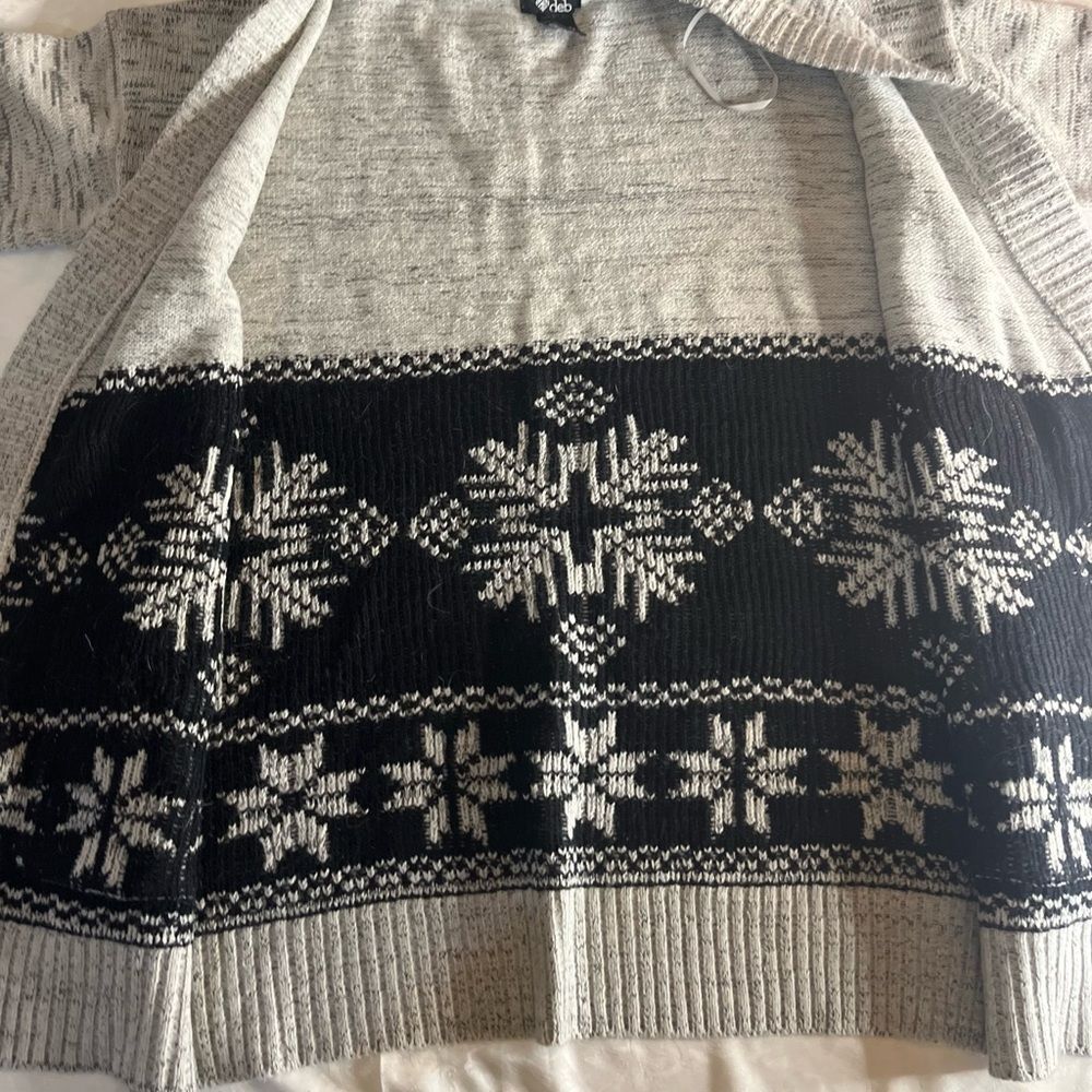 Deb Women's size Med Grey Patterned snowflake Cardigan Sweater - Picture 7 of 8
